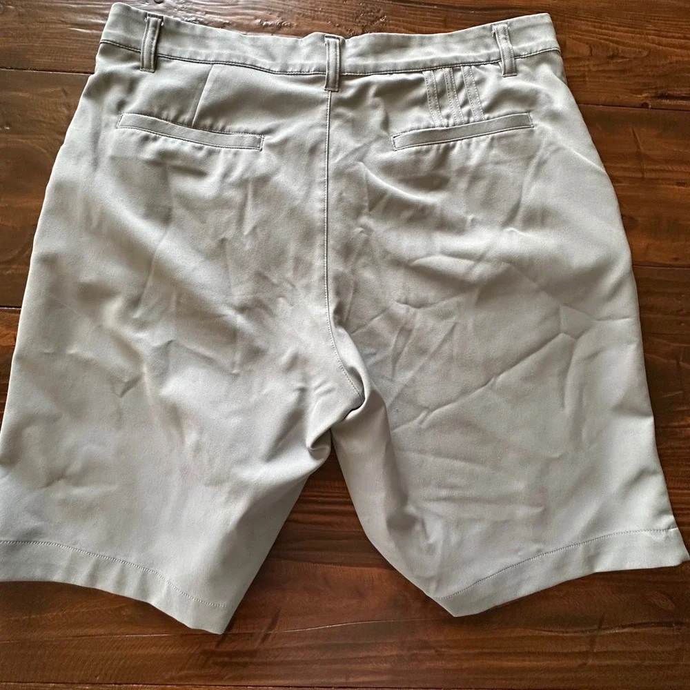 Adidas Mens Golf Shorts Light Grey Flat Front Performance Stretch Size 32